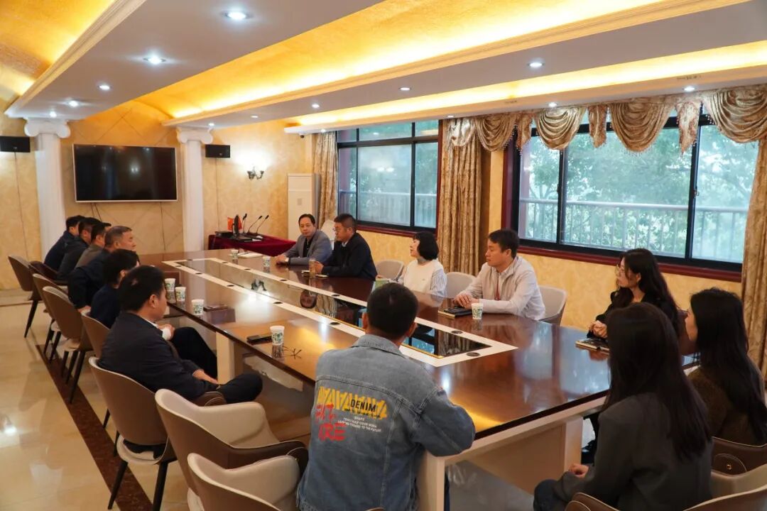 校际交流互鉴共促教育发展——精英教育集团到当代教育集团开展校际交流活动